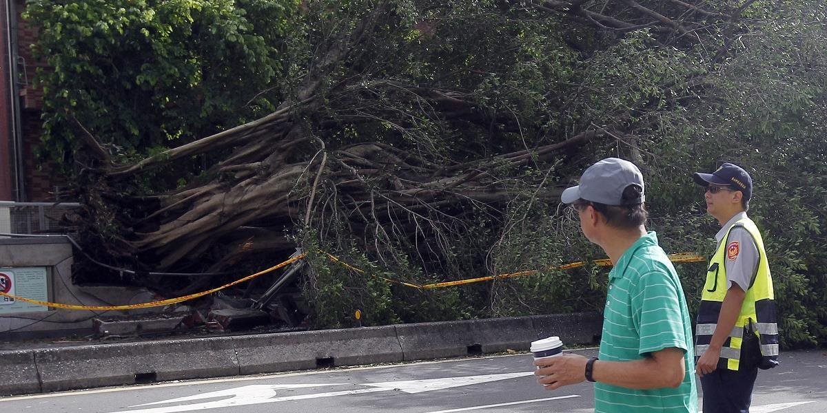 VIDEO Prvý tajfún sezóny zranil 81 ľudí