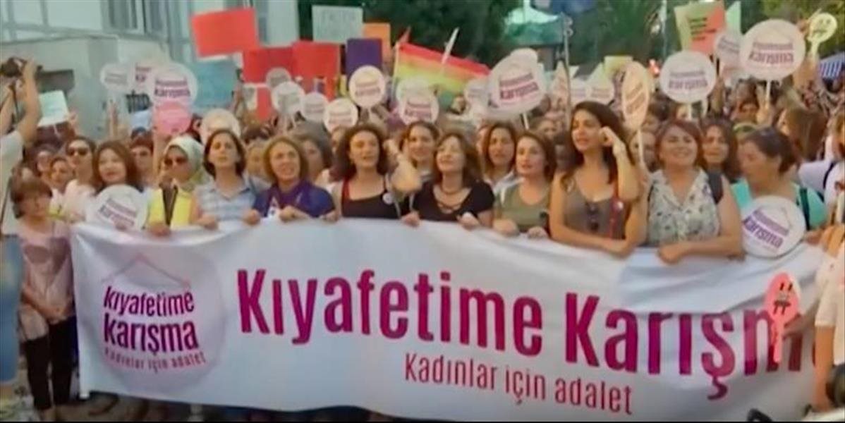 VIDEO Turkyne pochodovali Istanbulom za svoje právo na slobodné obliekanie