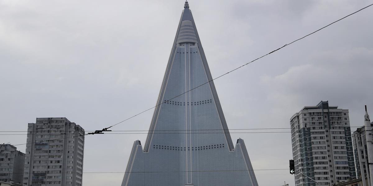FOTO KĽDR odhalila nové úpravy gigantickej "pyramídy" Pchjongjangu