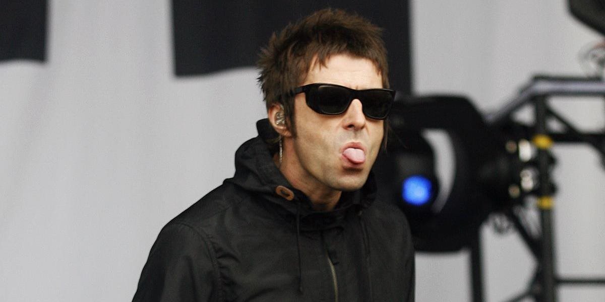 Spevák Liam Gallagher si chcel len niečo kúpiť, pýtali od neho preukaz totožnosti