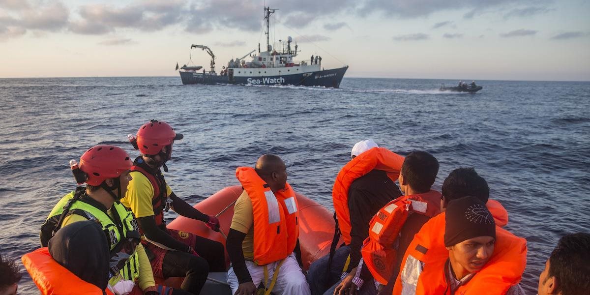 Mimovládne organizácie v Taliansku odmietli nové pravidlá týkajúce sa záchrany migrantov