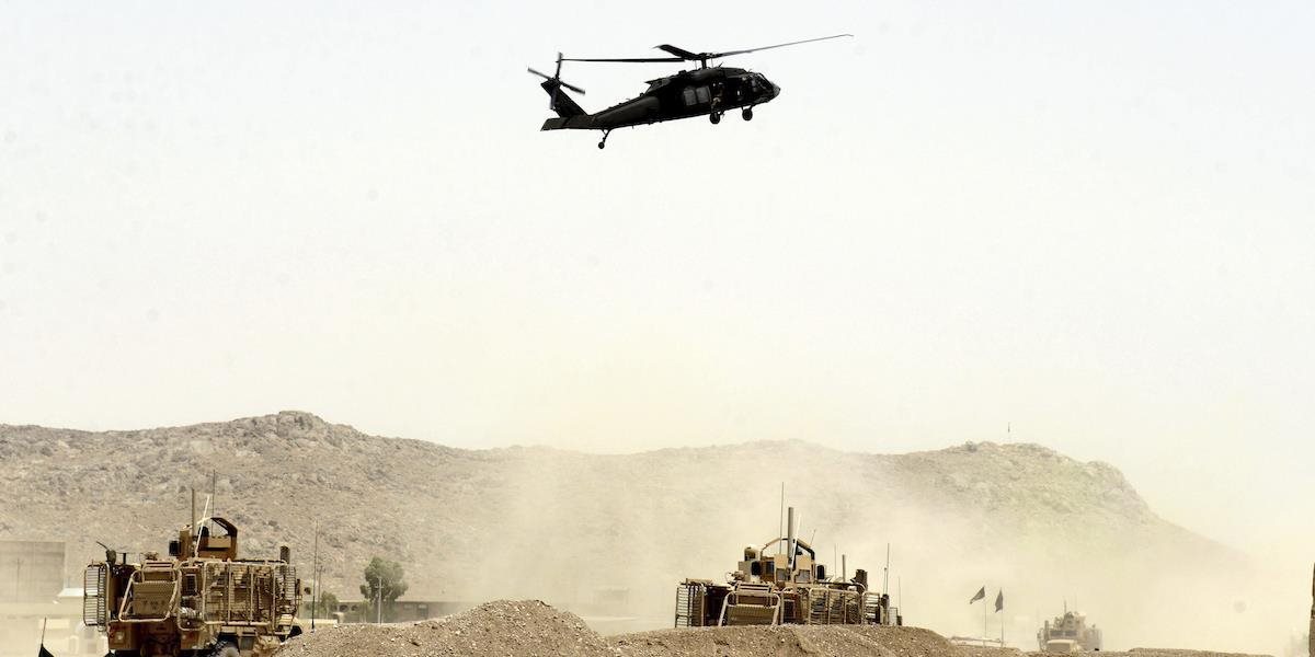 Samovražedný útočník zasiahol konvoj NATO v Afganistane