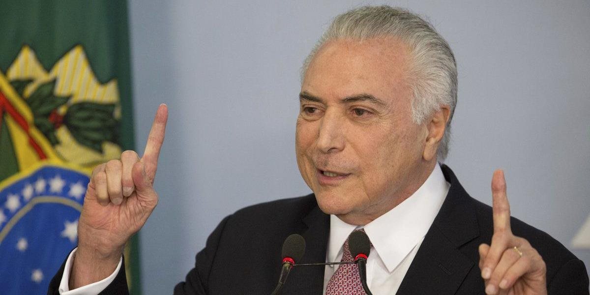 Brazílsky prezident Temer ostáva naďalej vo svojej funkcii, poslanci návrh neodhlasovali