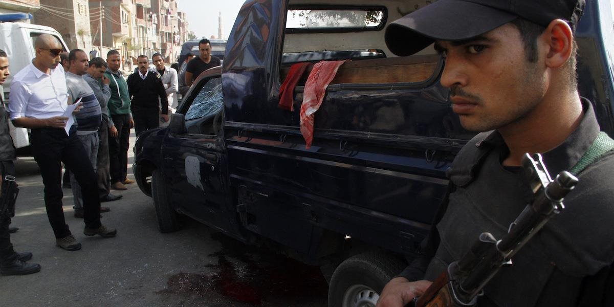 Pri streleckom útoku z auta v Egypte zahynuli policajt a civilista