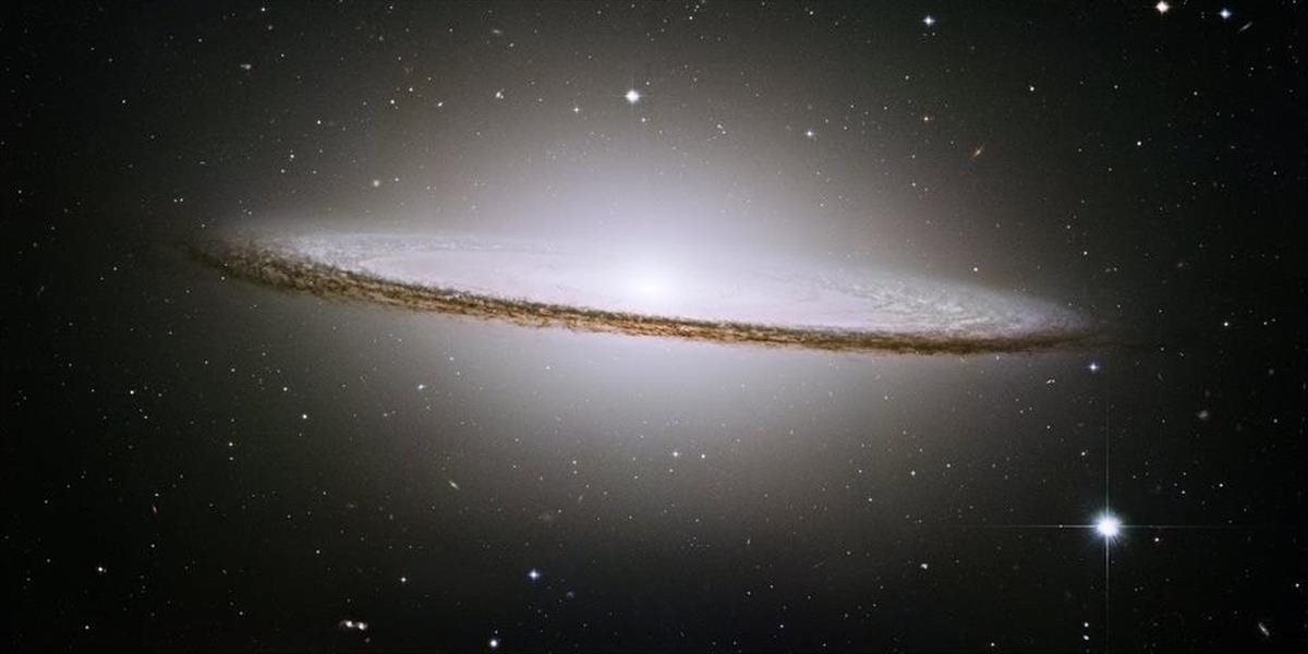FOTO Vedci zverejnili prvú mapu temnej hmoty vo vesmíre