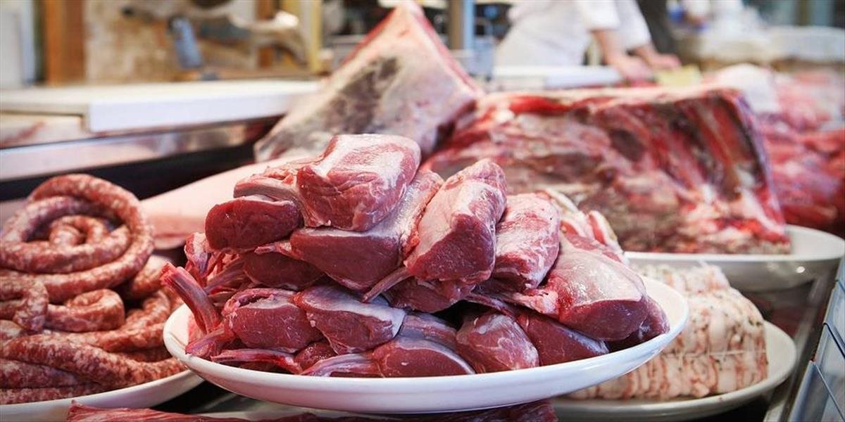 VIDEO To čo kupujeme, je len ilúzia mäsa. Pozrite sa, čím prejde vaša porcia, kým sa dostane až k vám!