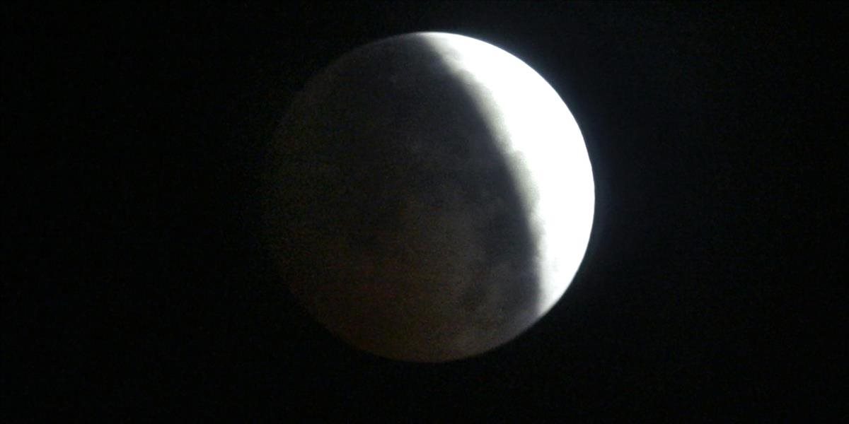 V pondelok bude možné pozorovať čiastočné zatmenie Mesiaca