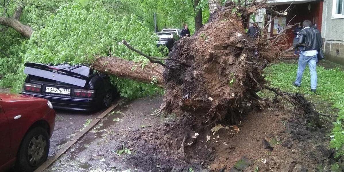 Búrky v Maďarsku poškodili takmer 50 obytných domov