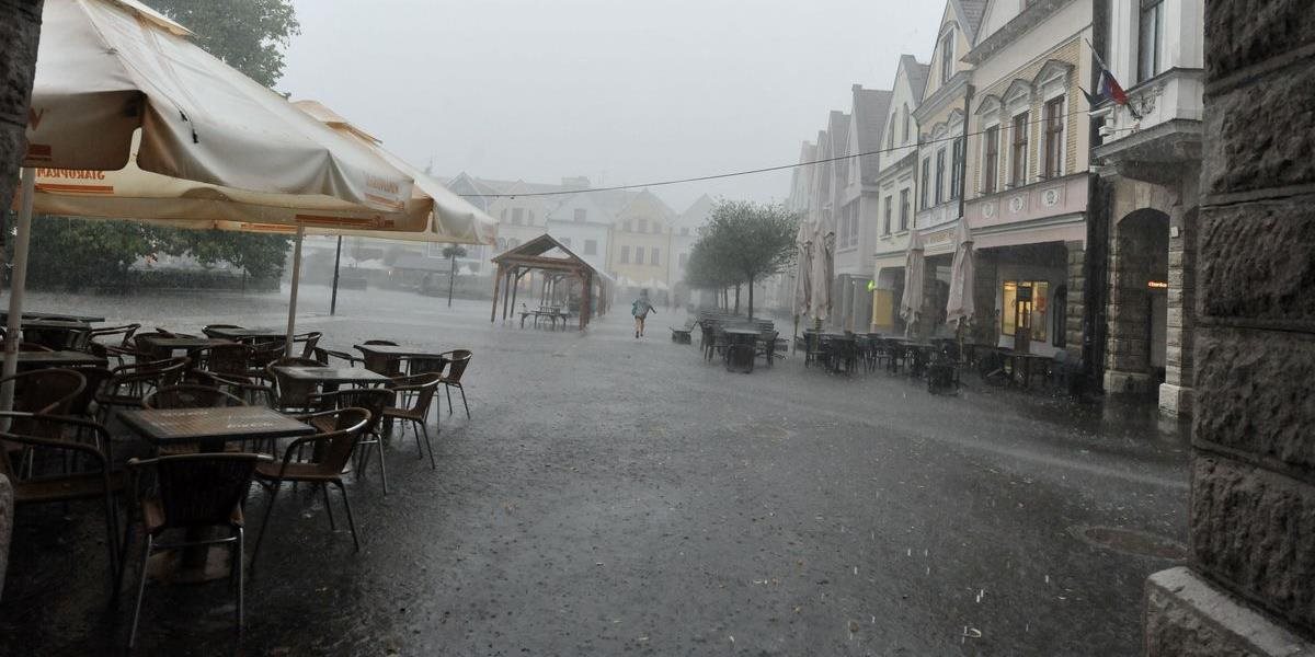 Po vlne horúčav vyčíňajú aj na Balkáne búrky a víchrice