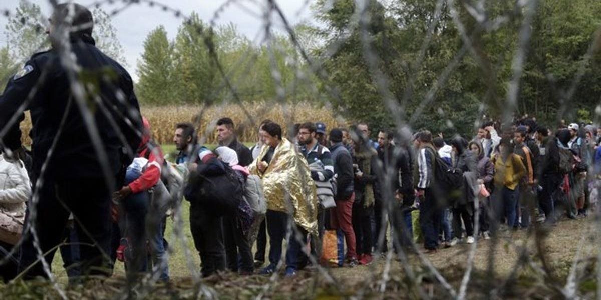 Tlak ilegálnych migrantov na juhovýchodné hranice Maďarska stúpol, kontroly sa čoraz viac sprísňujú
