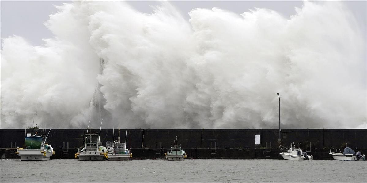 Na pobrežie Japonska udrel mohutný tajfún Noru, zomreli dvaja ľudia