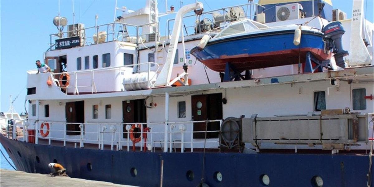 Aktivisti krajnej pravice z Európy uviazli na lodi pri pobreží Tuniska, ich cieľom bolo zablokovať migrantov z Líbye