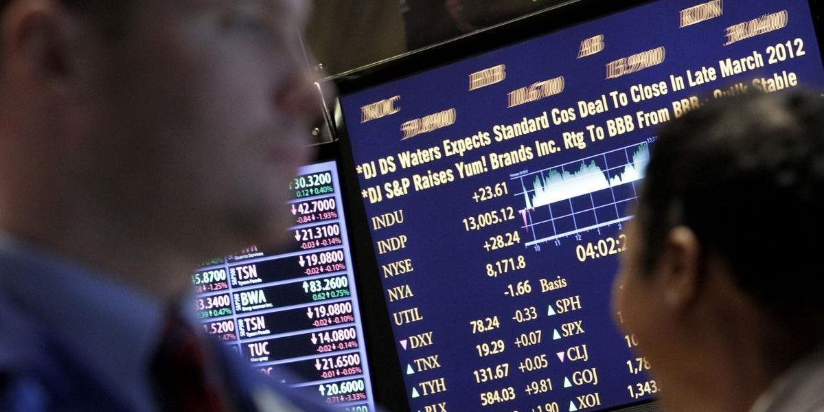 Index Dow Jones dosiahol v pondelok nový rekord 22.121,15 bodu