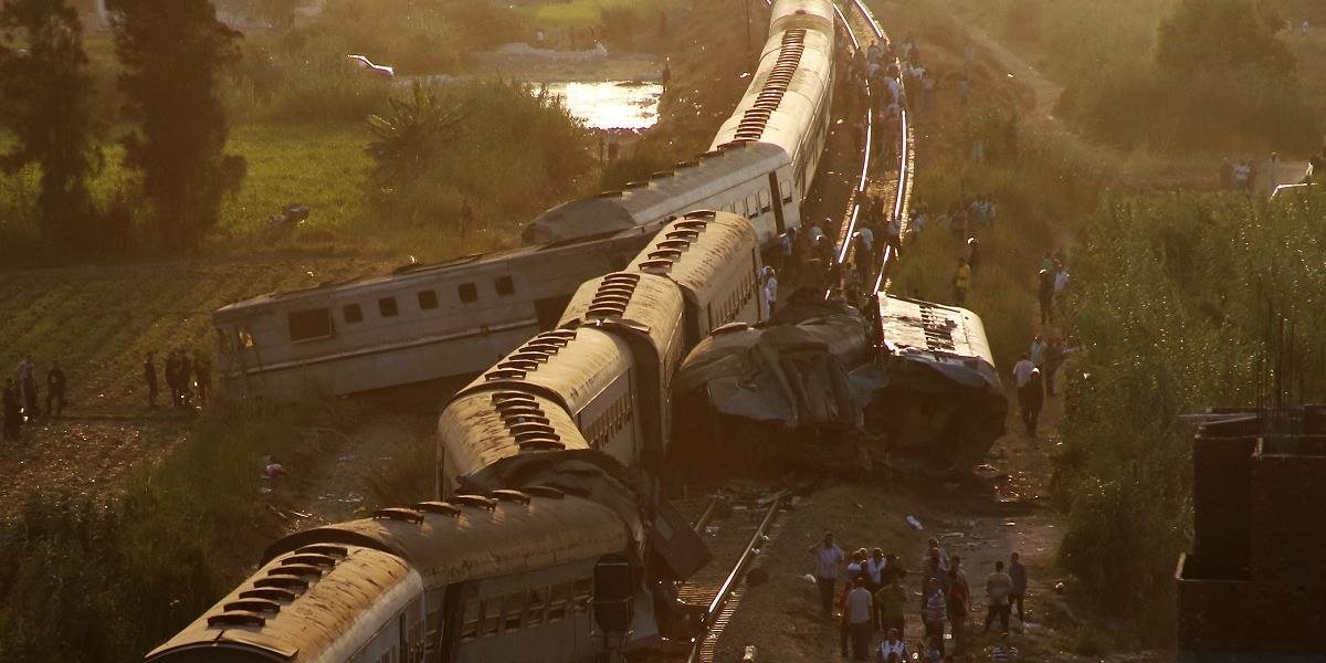 Počet mŕtvych po zrážke osobných vlakov v Egypte stúpol na 49