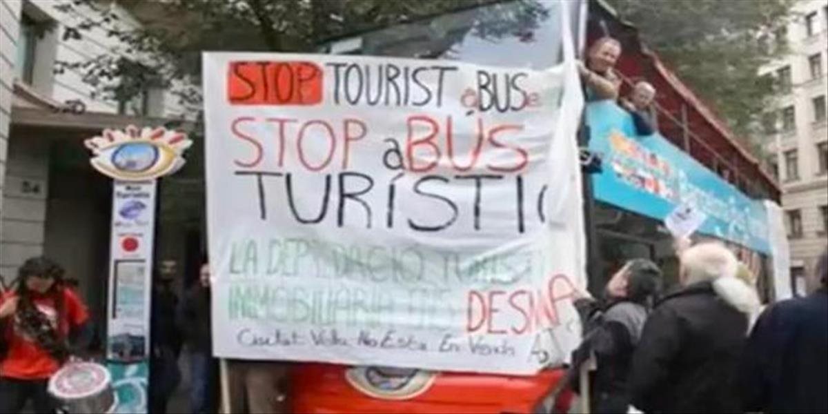 VIDEO Obyvatelia Barcelony protestovali proti nekontrolovanému masovému turizmu