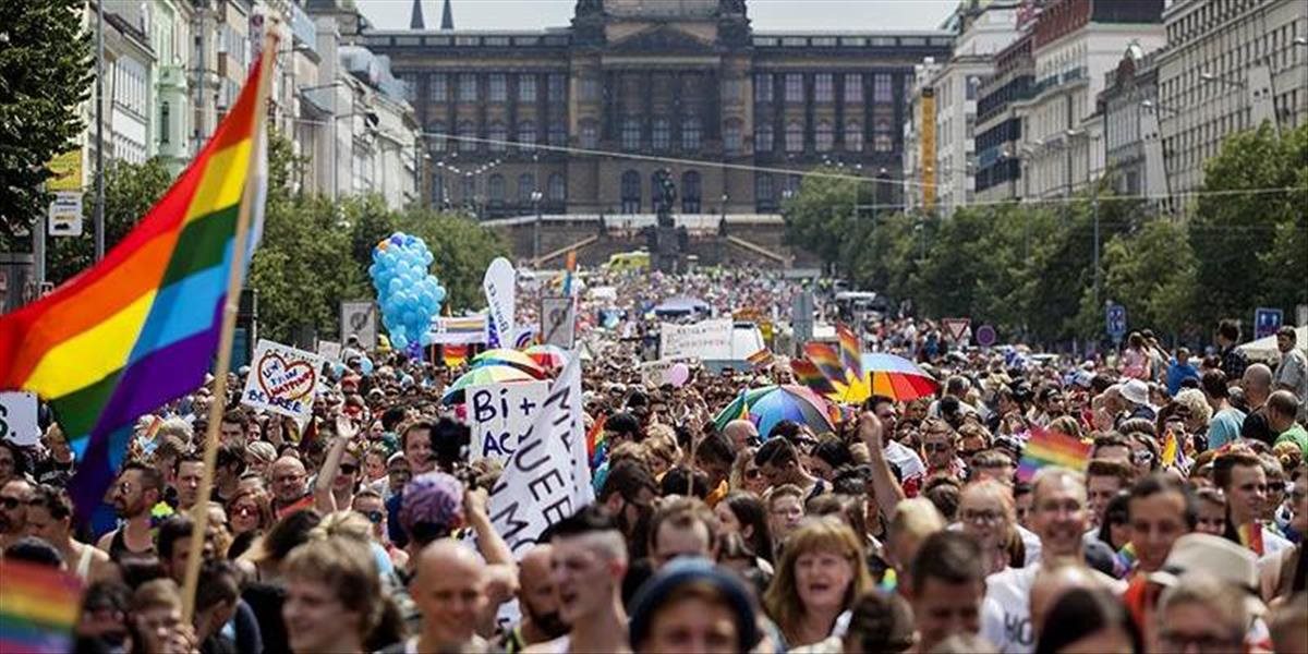 Tohtoročný dúhový pochod v Prahe prilákal približne 35.000 ľudí