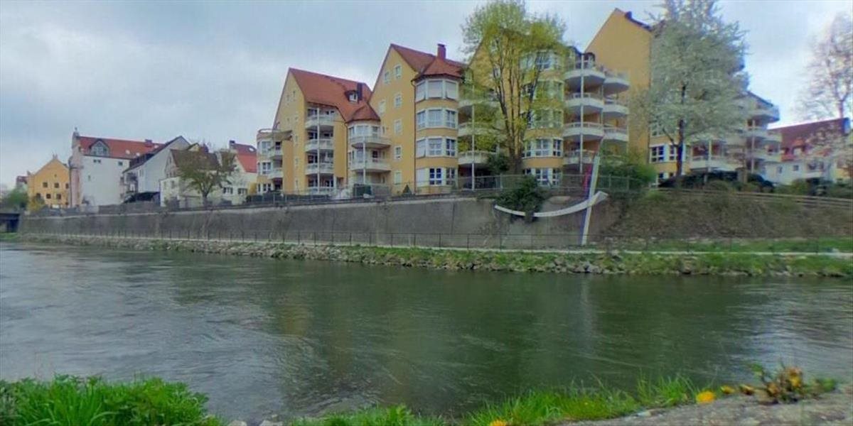 Nemec vybabral s upchatou premávkou, do práce sa plaví po rieke