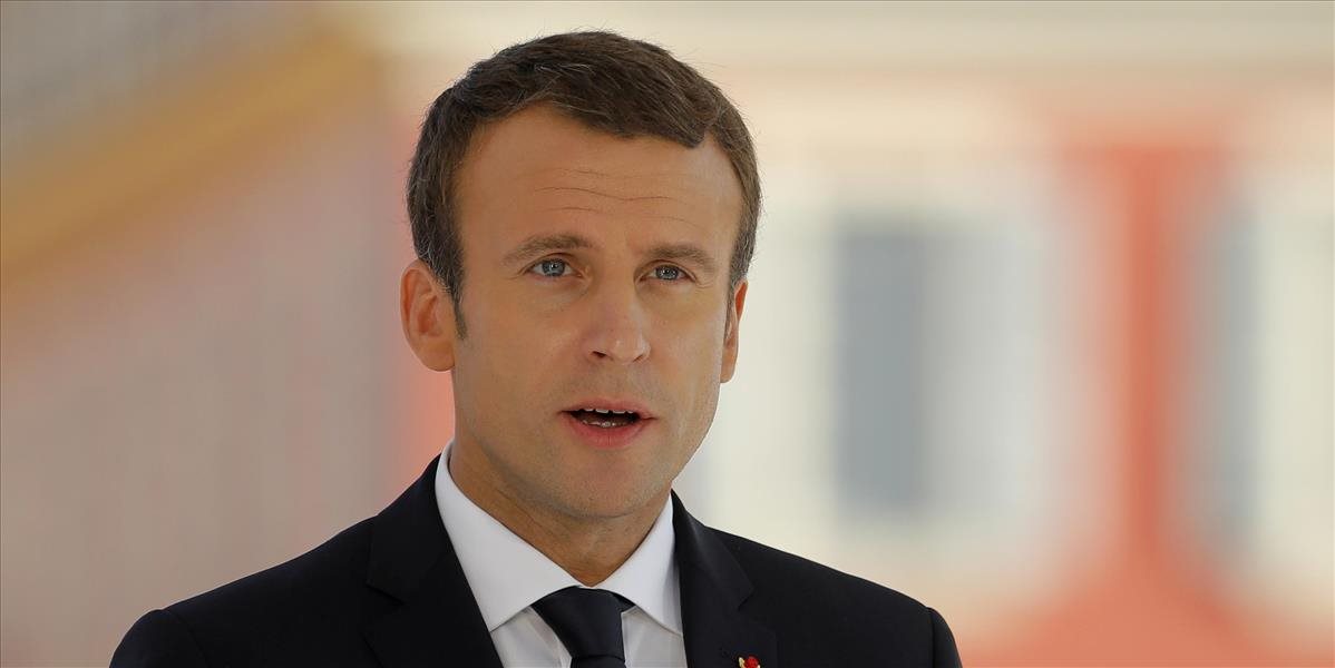 Macron obvinil fotografa z obťažovania na dovolenke