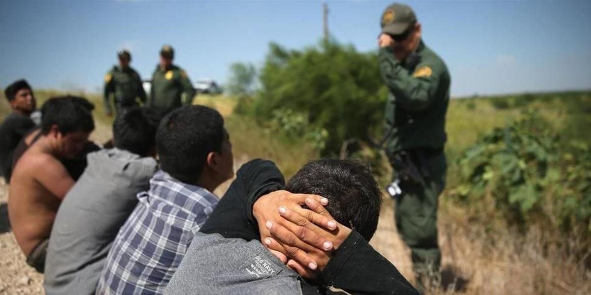 Americká pohraničná stráž našla pri kontrole dvadsať migrantov zamknutých v návese kamióna