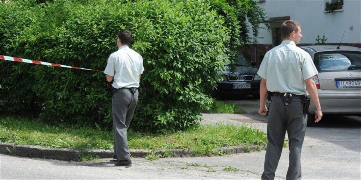 Po páde z bytového domu zomrel v Bratislave 67-ročný muž