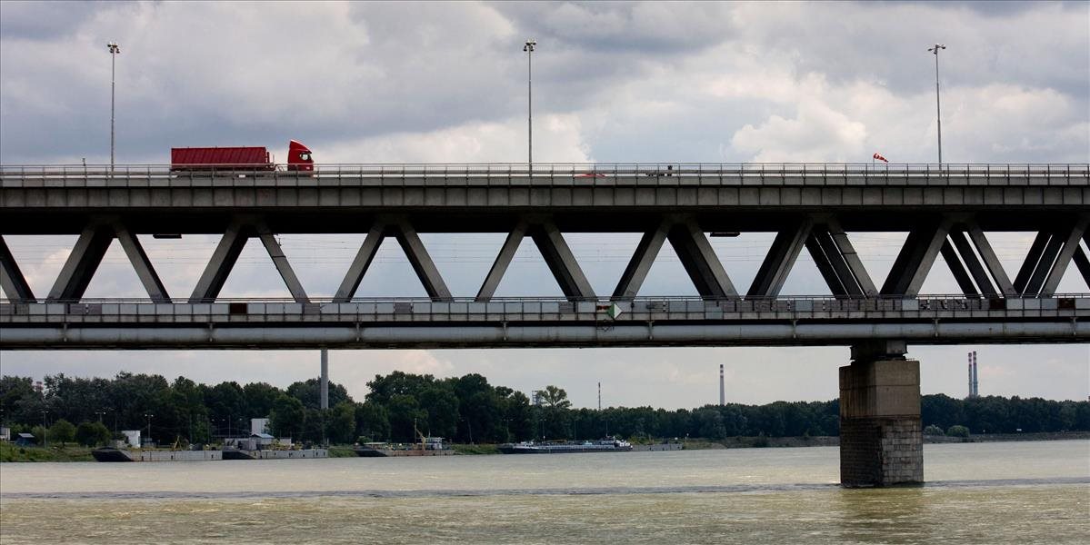 Pre rekonštrukčné práce bude v Bratislave uzavretá premávka cez Prístavný most