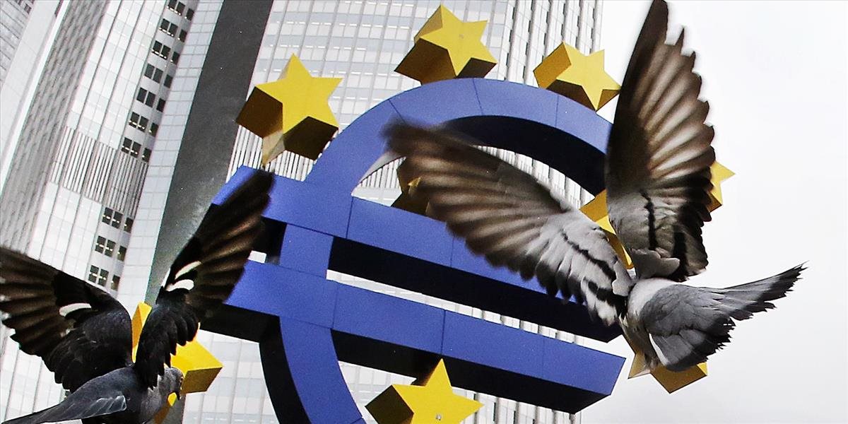 Spoločná európska mena výrazne klesla voči doláru