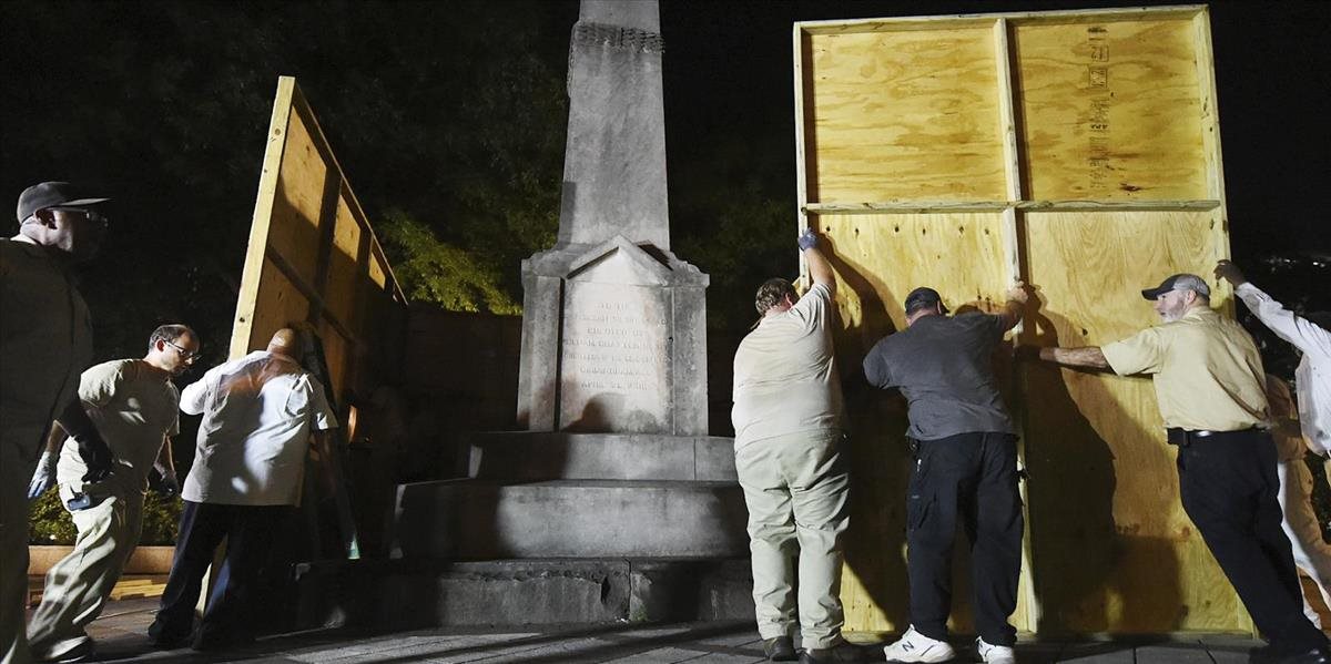 Trump obhajuje krásu konfederačných pamätníkov
