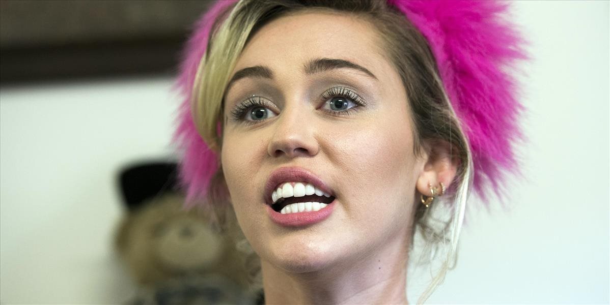 Miley Cyrus zverejnila videoklip k piesni Younger Now