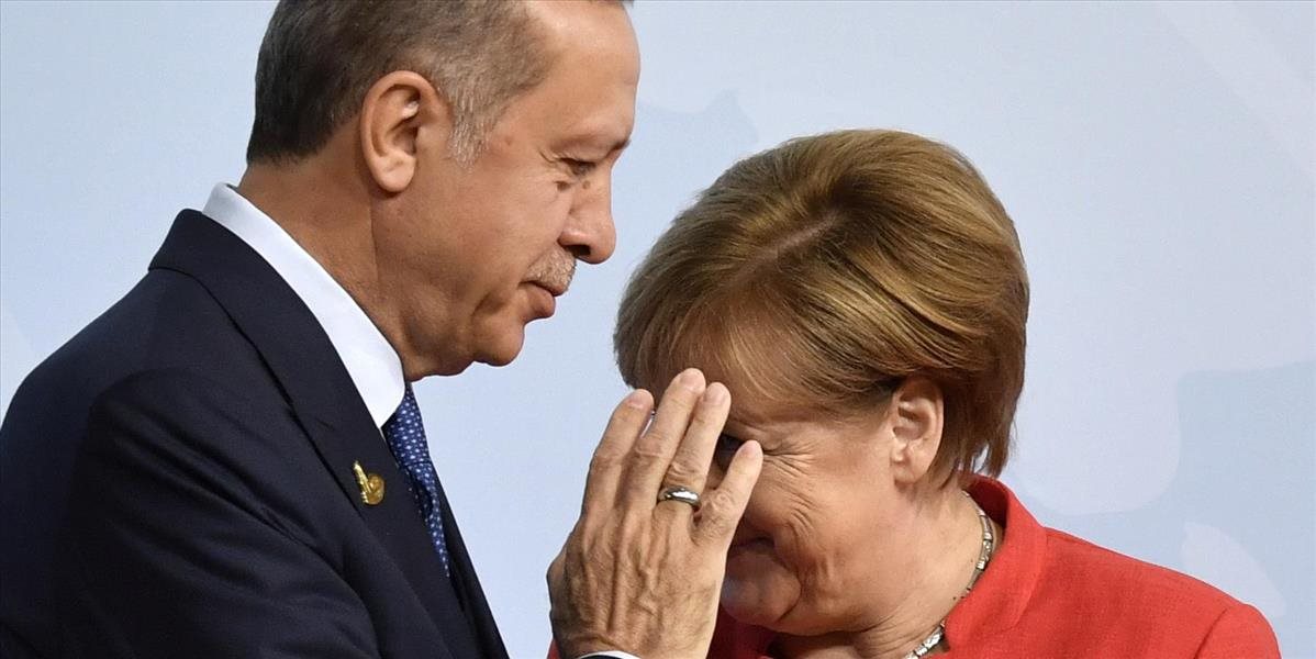 Merkelovú nevoľte, vyzýva nemeckých Turkov Erdogan
