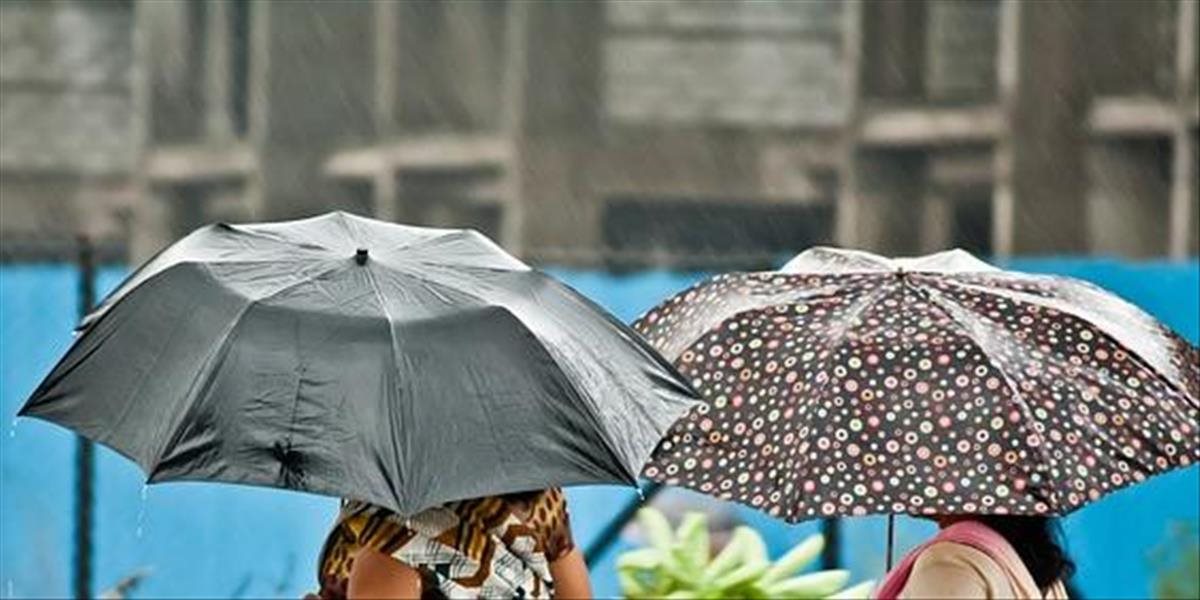 SHMÚ vydal výstrahy: Slovensko potrápi dážď aj vysoké teploty