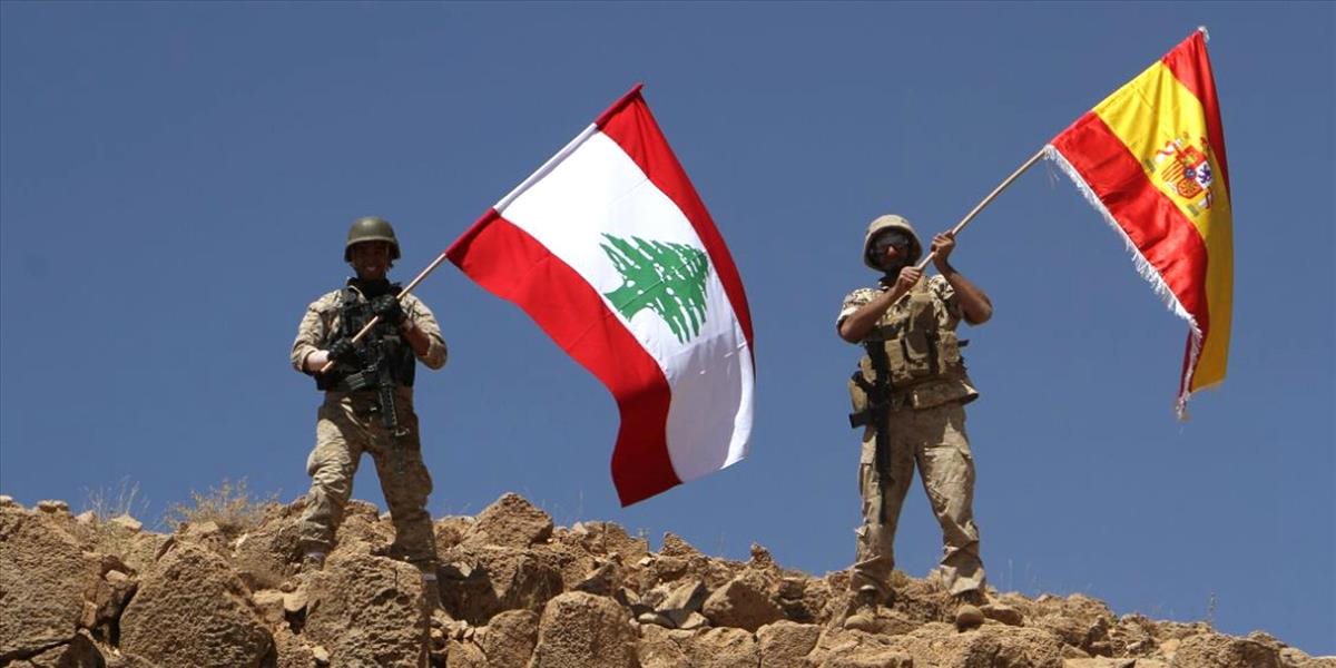 Libanonskí vojaci po víťazstve nad IS vztýčili španielsku zástavu