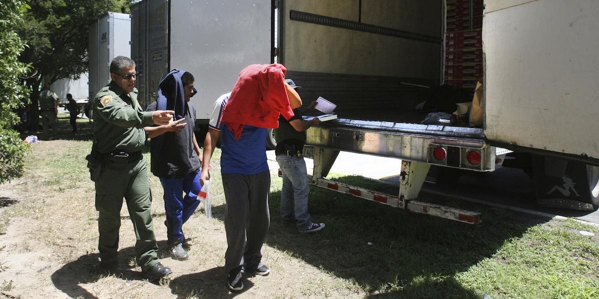 Kamión v Mexiku prevážal takmer 130 migrantov