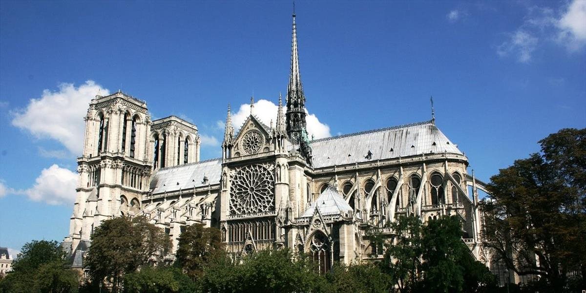 V parížskom chráme Notre-Dame sa konala omša venovaná obetiam útokov po celom svete