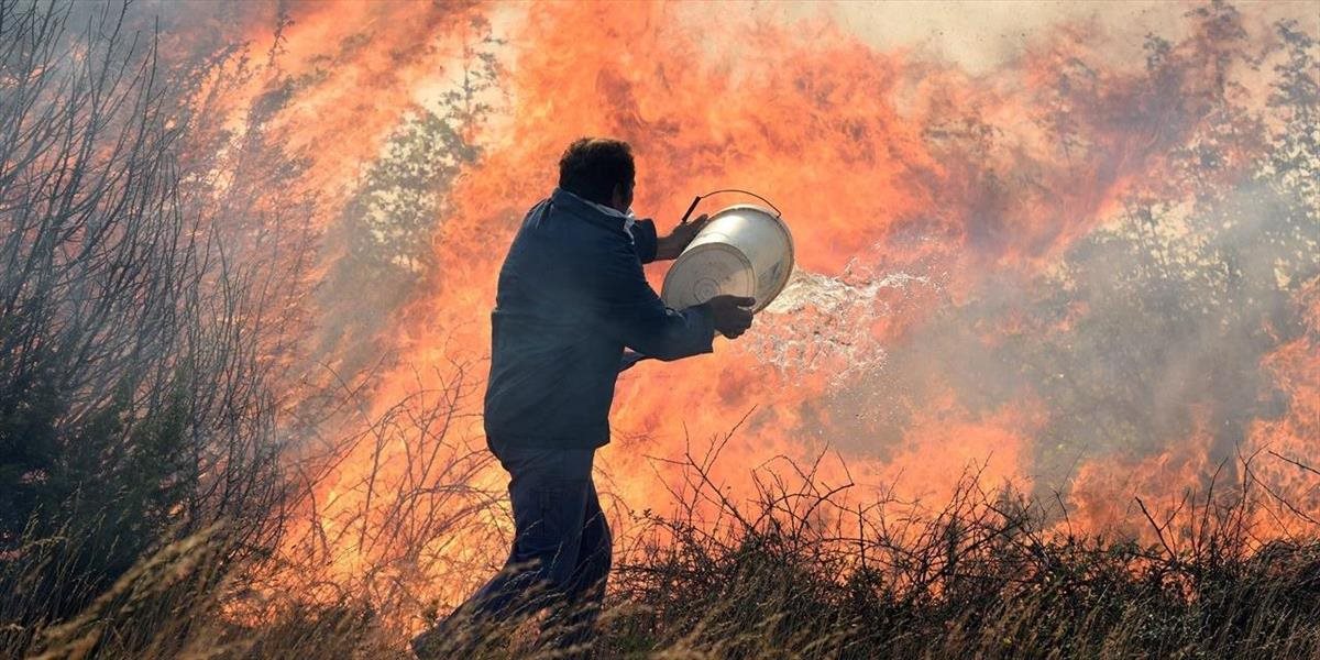 VIDEO Na pobreží Jadranského mora vyčíňa niekoľko lesných požiarov