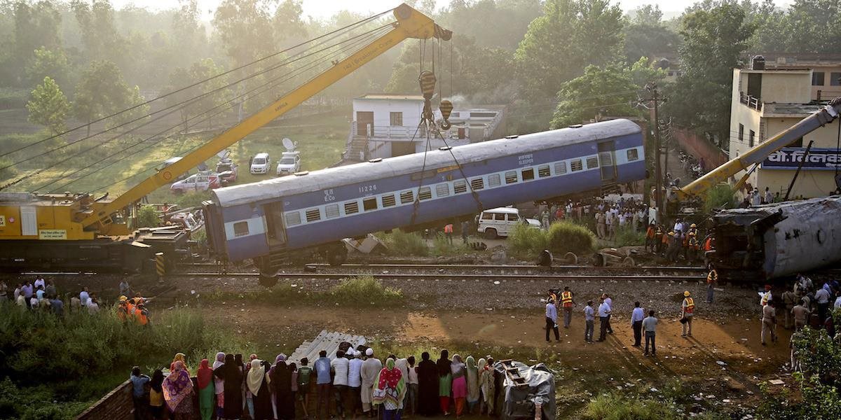 Vykoľajenie vlaku v Indii si vyžiadalo najmenej 74 zranených