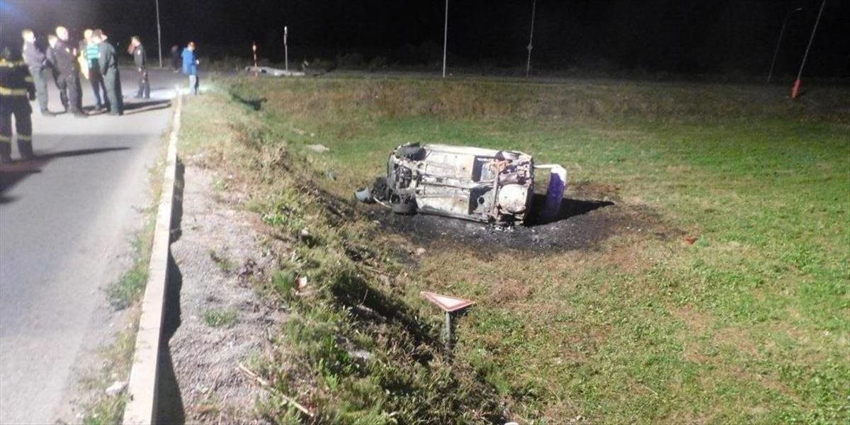 FOTO Pri autonehode vo Zvolene zahynul spolujazdec: Ostal zakliesnený v horiacom vozidle