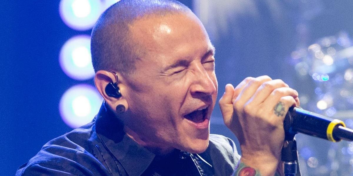 Kapela Linkin Park pripravuje spomienkové podujatie na počesť Chestera Benningtona