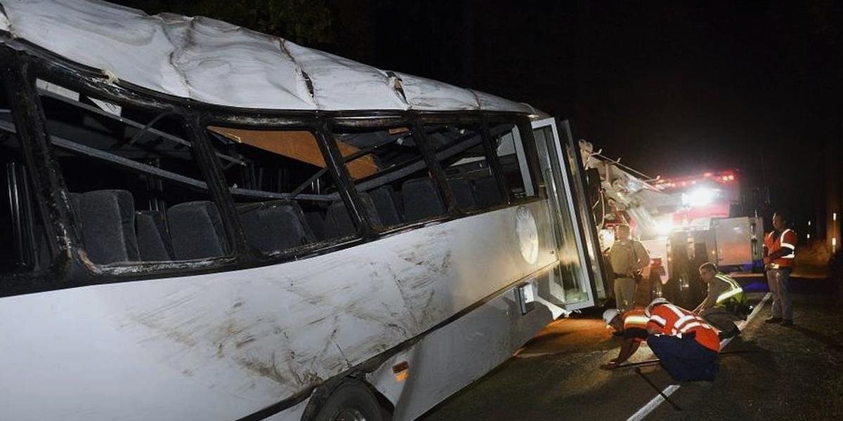 V Škótsku havaroval autobus: Zranilo sa 21 detí a dvaja dospelí