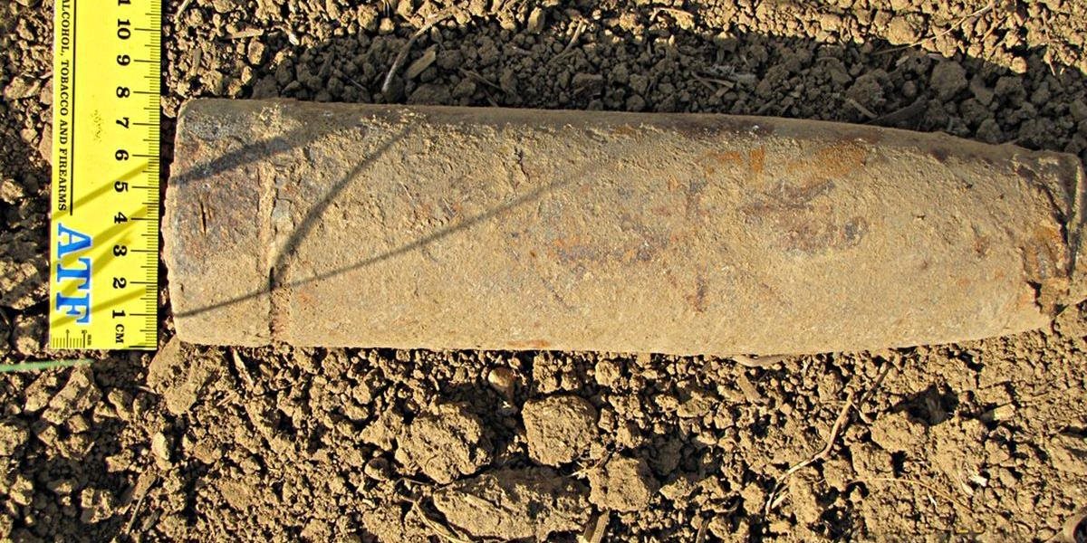 Pri poľnohospodárskych prácach našli nemecký delostrelecký granát