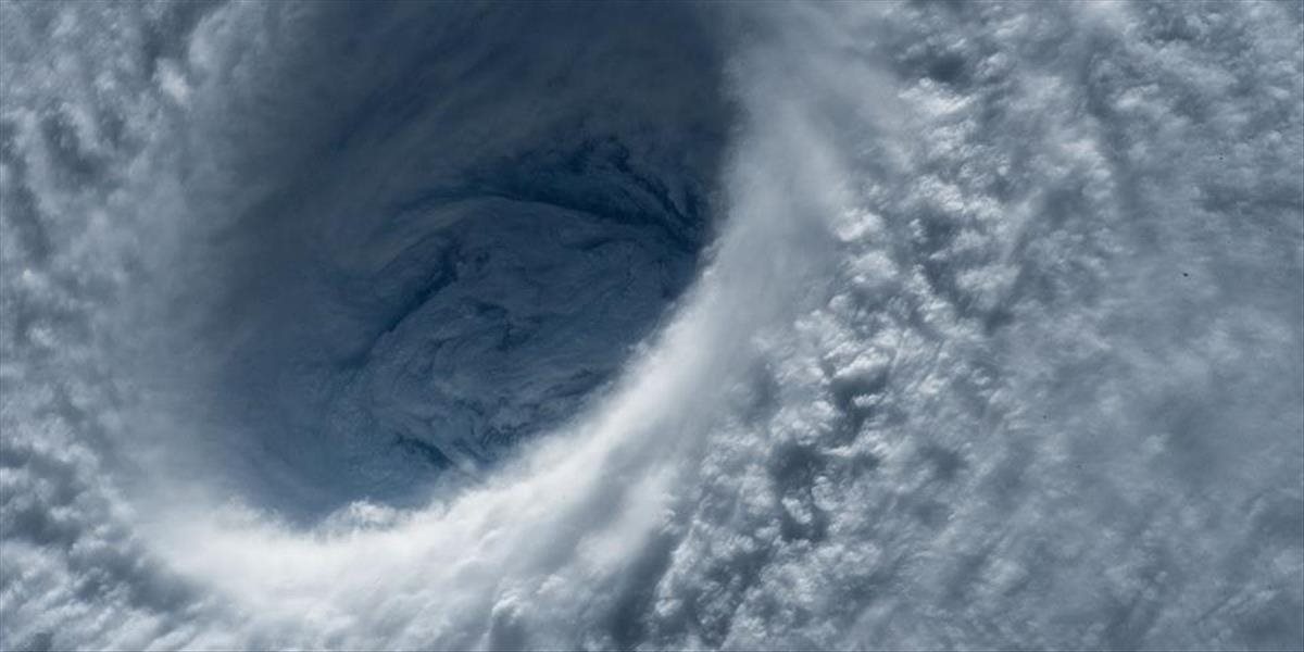 VIDEO Texas sa pripravuje na ničivý hurikán Harvey, už zosilnel na druhú kategóriu
