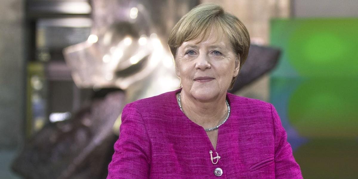 Merkelová neľutuje, že otvorila nemecké hranice státisícom migrantom