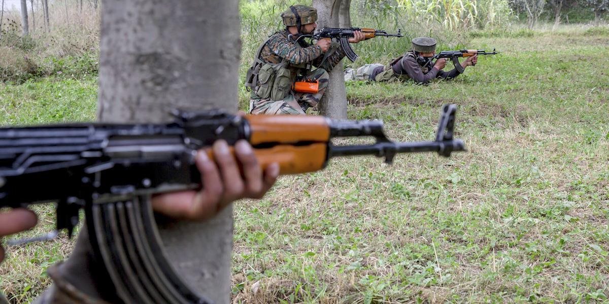 Indické ozbrojené zložky zastrelili troch civilistov