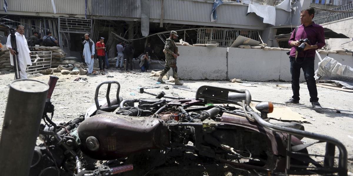 VIDEO+FOTO Samovražedný bombový útok v Kábule si vyžiadal ďalšie ľudské životy