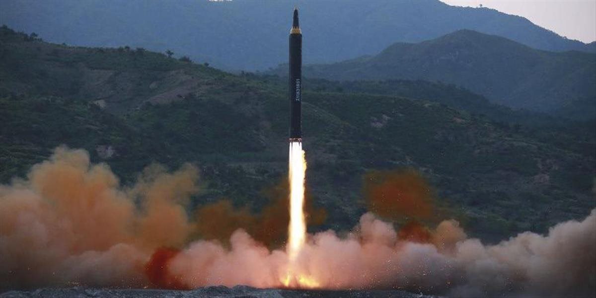 Na test strely typu Hwasong-12 dohliadal osobne Kim Čong-un