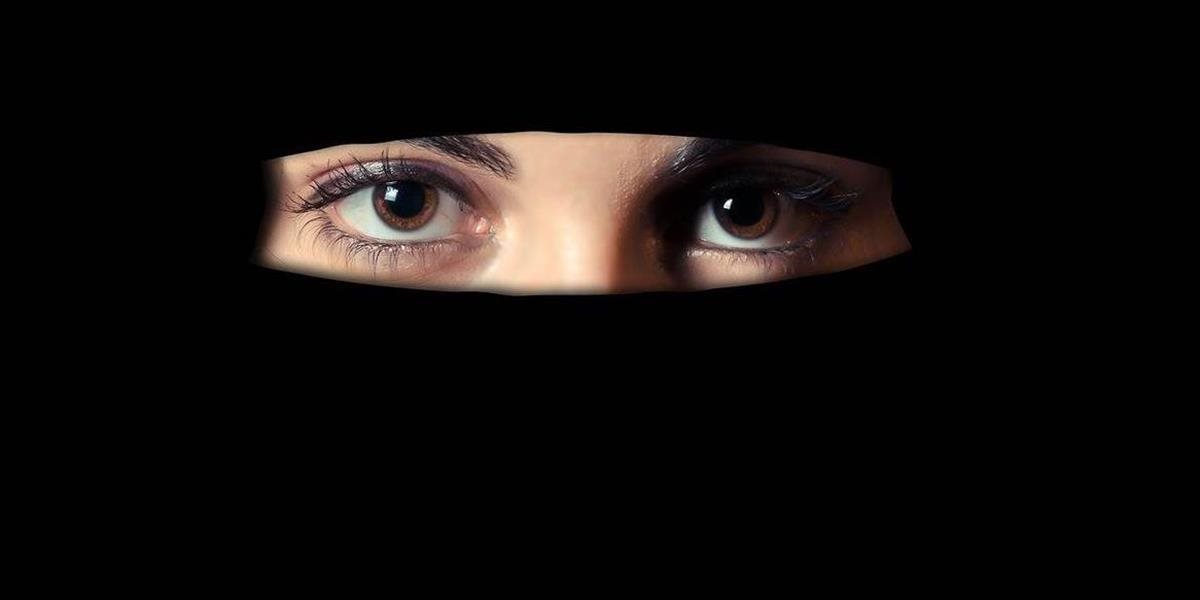Moslimovia sa búria proti európskym nariadeniam, ktoré zakazujú ich ženám nosenie hidžábu na verejnosti