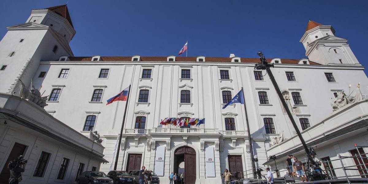 Parlament a Bratislavský hrad budú v piatok otvorené pre verejnosť
