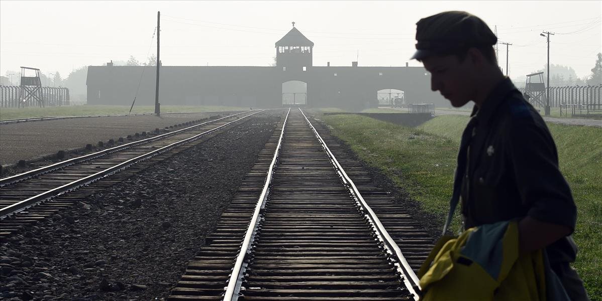 Šéf organizácie cestovného ruchu v Poľsku prišiel po vyjadreniach o Auschwitzi o miesto