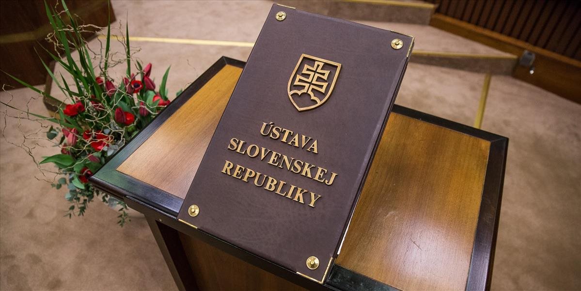 Slovensko pred 25 rokmi prijalo najvyššie postavený právny predpis. Aké udalosti tomu predchádzali?