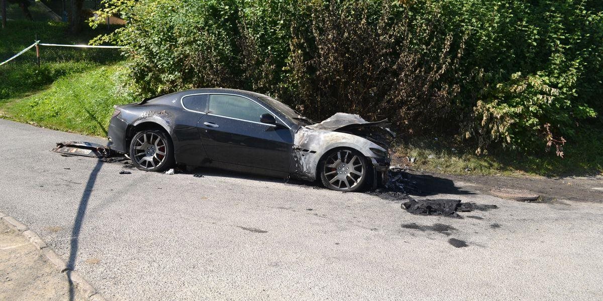 FOTO V Bardejove horelo Maserati, škoda je približne 100-tisíc eur