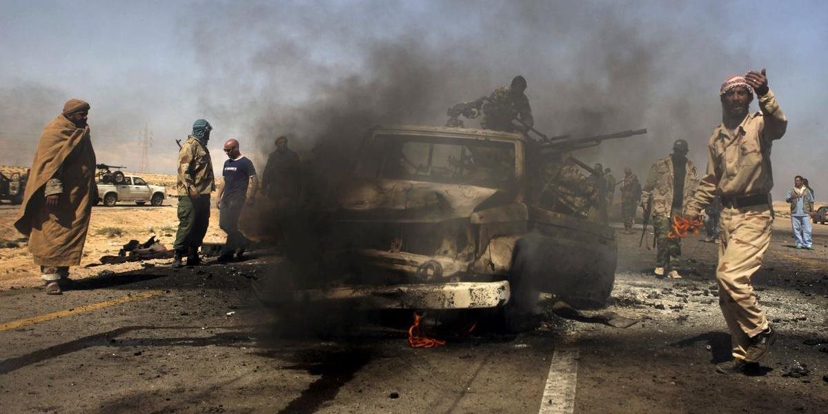 Samovražedný útočník z IS zabil štyroch líbyjských policajtov